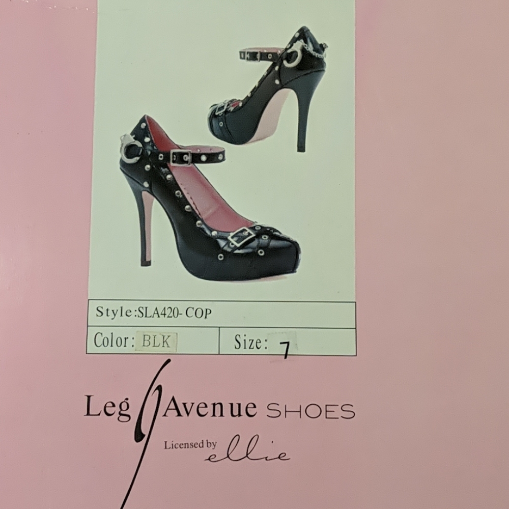 Leg avenue pumps with handcuffs